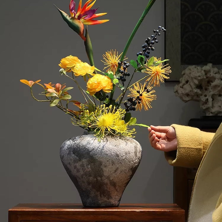 Velmora Sculptural Vase – Premium Ceramic Decor