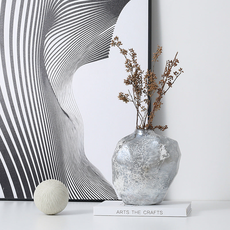 Velmora Glass Vase – Modern Sculptural Decor